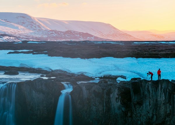 Où trouver les meilleures randonnées pour admirer les cascades en Islande?